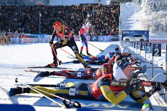 Deutsche Skijäger beim Oberhofer Biathlon-Weltcup: Bis ganz nach vorn fehlt noch ein Tick - David Zobel blieb im Staffelrennen im Liegendanschlag fehlerfrei und konnte den Schießstand schnell wieder verlassen.