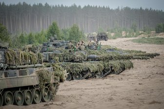 Deutsche Soldaten in der Ukraine? Wir haben unsere Leser gefragt – so haben sie entschieden - Bundeswehrsoldaten bei einer Nato-Übung in Litauen. Wir haben unsere Leser gefragt: Sollten deutsche Soldaten in der Ukraine stationiert werden?