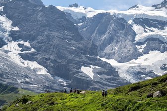 Deutsche Studentin verunglückt beim Wandern in der Schweiz - Die vermisste Wanderin wurde in den Schweizer Alpen tot gefunden. (Symbolbild)