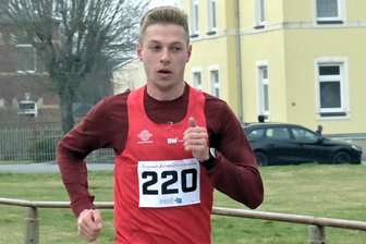 Deutscher Meister holt Sieg bei Treuener Stadtmeisterschaften - Tom Förster hat bei den Treuener Stadtmeisterschaften über 10 Kilometer den Sieg erlaufen.