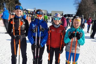 Deutscher Skilanglauf-Nachwuchs ist am Fichtelberg zu Gast - Lilliy Plenk, Britta Reichelt, Julia Schumann und Leila-Michelle Kreißig (v. l. n. r.) führen derzeit die Sachsen-Rangliste des Deutschen Schülercups an.