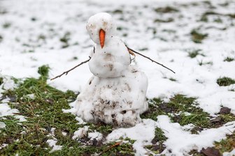Deutscher Wetterdienst: Neue Schneepracht im Erzgebirge ist aktuell nicht in Sicht - Sachsenweit und im Erzgebirge hat Tauwetter eingesetzt.
