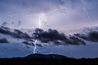 Deutscher Wetterdienst warnt vor starken Gewittern -