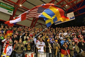 Deutschland-Cup im Eishockey bald im Osten: Hat Crimmitschau eine Chance auf das traditionsreiche Turnier? - Die Partien der Nationalmannschaft – wie hier 2010 – waren in Crimmitschau stets ein Besuchermagnet.
