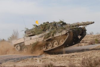 Ein Kampfpanzer Leopard 2A4.