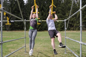 Deutschland-Premiere im Erzgebirge: Wer beherrscht die Extreme? - Lotte Sommerfeldt und Stephan Börner haben einige Hindernisse im Parcours der Marke Predator Race schon mal getestet.