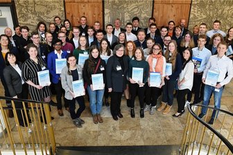 Deutschlandstipendium an der TU Bergakademie Freiberg: Das sind die Nachwuchstalente - 47 Studenten der TU Bergakademie Freiberg erhielten im Helmholtz Institut ihre Stipendiaten-Urkunden.