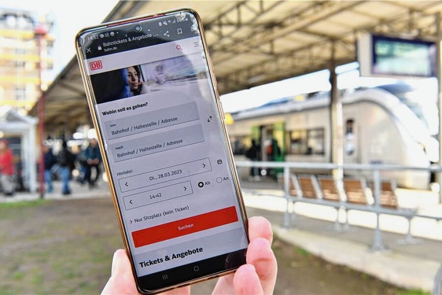 Deutschlandticket: So kommen Mittelsachsen zur 49-Euro-Alternative für Bus und Bahn - Wie die Deutsche Bahn setzt der VMS beim Verkauf von Tickets und Fahrplanauskünften auf eine Smartphone-App. "Moovme" wird dafür auf das Verbundgebiet angepasst und ab dem 24. April auch das Deutschlandticket anbieten. 