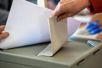 Deutschneudorf: René Hoffmann gewinnt Bürgermeisterwahl - Am Sonntag ist in Deutschneudorf ein neuer Bürgermeister gewählt worden.