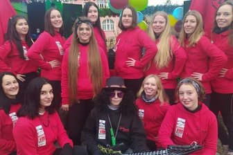 Devil Dancers begeistern bei der "Latschparade" - Die Devil Dancers sind eine von fünf Tanzgruppen des Neuhausener Carnevalsvereins. Zur "Latschparade" begeisterten sie die Gäste. 