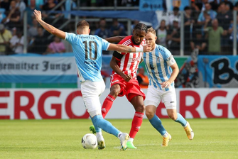 Regionalligist CFC mit Trainer Christian Tiffert trifft heute im DFB-Pokal auf Union Berlin.