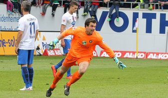 DFB-Pokal: Tauscht Männel erneut die Rolle? - Martin Männel (r.) erzielte das einzige Tor in seiner Profilaufbahn gegen den 1. FC Heidenheim. Damals ging der Treffer in der Abstiegstrauer unter.