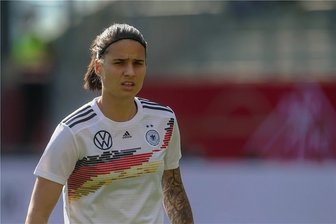 DFB-Star Marozsan wirbt für Länderspiel in Chemnitz - Kartenvorverkauf läuft schleppend - Mit 104 Länderspielen ist Dzsenifer Marozsán die erfahrenste Spielerin im Kader der deutschen Frauen-Fußballnationalmannschaft bei den WM-Qualifikationsspielen gegen Bulgarien am Samstag in Cottbus und gegen Serbien am kommenden Dienstag in Chemnitz.