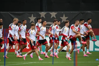 DFB-Stars bezahlen Fans Busfahrt zum WM-Spiel - Die Nationalspieler beteiligen sich an den Fahrtkosten der Fans in New York.