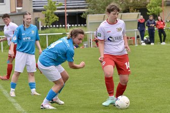 DFC Westsachsen Zwickau kann gegen Chemnitzer FC nur eine Halbzeit mithalten - Die Fußballerinnen des DFC Westsachsen um Daniela Mittag (rechts) hatten gegen den Chemnitzer FC einen schweren Stand.