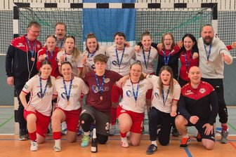 DFC Westsachsen Zwickau: Warum der Titelverteidiger mit Platz 3 in der Halle gut leben kann - Bronze bei der NOFV-Hallenmeisterschaft war für den DFC Westsachsen Zwickau am Sonntag ein schönes nachträgliches Geschenk zum 30. Vereinsgeburtstag.