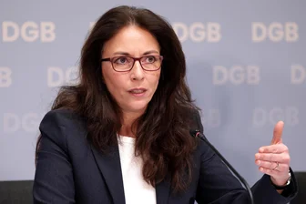 DGB-Chefin Yasmin Fahimi zu geringeren Löhnen im Osten: „Dort, wo Tarifverträge gelten, löst sich die Lohnlücke weitestgehend auf“ - Kämpft für eine stärkere Tarifbindung in Ostdeutschland: Yasmin Fahimi, Vorsitzende des Deutschen Gewerkschaftsbundes (DGB).