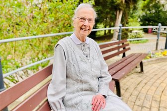 Diakonissen gehören seit 100 Jahren zum Stadtbild von Aue – doch sie sind ein Auslaufmodell - Schwester Gisela gehört zu den wenigen Diakonissen, die bei Zion in Aue noch verblieben sind. Ihre Berufung zu Gott und der christlichen Arbeit mit den Menschen – sie ist ein Auslaufmodell. Und trotzdem macht die Gemeinschaft Hoffnung.