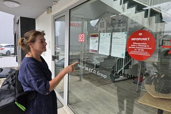 Dialog zur Bahnstrecke Gößnitz–Crimmitschau: Fachleute stellen sich Fragen zur Sanierung - Bürger können sich im DB-Infopunkt in Gößnitz über die Bauarbeiten der Bahn informieren.