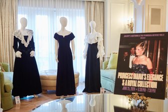 Diana-Auktion: Die Welt - Roben aus Prinzessin Dianas Elegance & A Royal Collection werden im Auktionshaus präsentiert.