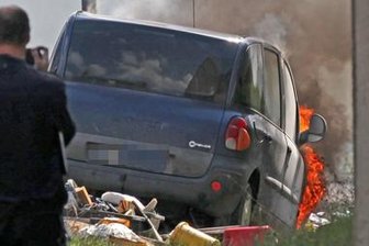 Dichte Rauchwolke durch brennendes Erdgasfahrzeug - In Zwickau ist ein Erdgasfahrzeug ausgebrannt.
