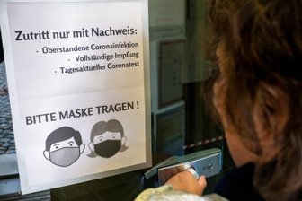 Die 3G-Regel im Erzgebirge zwischen Theorie und Wirklichkeit - Zutritt nur mit Genesenen-Nachweis, vollständiger Impfung oder tagesaktuellem Corona-Test: Solche Hinweisschilder finden sich auf vielen Eingangstüren zu Restaurants, Museen oder Bädern.