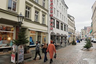 Die Ära der Palastbar an der Zwickauer Hauptstraße ist endgültig vorbei - Von außen sieht man noch nicht viel, aber im Inneren des bekannten Gebäudes wird seit einiger Zeit eifrig gearbeitet.
