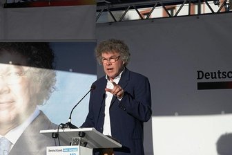 Die AfD jagt der CDU den Wahlkreis ab - Matthias Moosdorf am Samstag bei der Abschlussveranstaltung der AfD auf dem Hauptmarkt in Zwickau. 