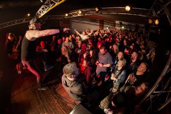 Die Alte Brauerei in Annaberg: Zwischen Kult und Zukunftssorgen - Mit Špejbl’s Helprs gastierte im Vorjahr die AC/DC-Tributeband schlechthin in der Alten Brauerei. Die Einrichtung ist bekannt für die musikalische Vielfalt, die dort geboten wird.