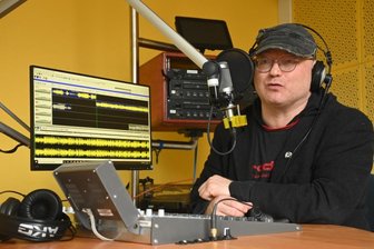 Die andere Art des Radios - Radio T. aus Chemnitz sendet bald auch rund um die Uhr - Jörg Braune ist nicht nur Koordinator von Radio T, sondern auch selbst begeisterter Radiomacher.