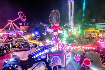 Die Annaberger Kät in Bildern - Noch bis zum Sonntagabend lädt die Annaberger Kät zu Nervenkitzel und Adrenalinkicks, aber auch zu romantischen Momenten ein.