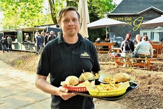 Die "Apotheke im Park" ist zurück: Imbiss öffnet nun wieder täglich - Norbert Hohmann ist am Sonntag mit der "Apotheke im Park" in Hainichen in die neue Saison gestartet. 