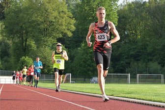 Die Asse der Region bei der Leichtathletik-EM in Rom: Tom Förster - Tom Förster (vorn) bei den Vogtlandmeisterschaften in Lengenfeld.