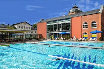 Die Badesaison steht vor der Tür: Wo gibt's Seepferdchen-Kurse im oberen Vogtland? - Das Albertbad in Bad Elster: Wer hier schwimmen lernen will, hat neben normalen Kursen auch die Möglichkeit zum Kompaktkurs in den Sommerferien.
