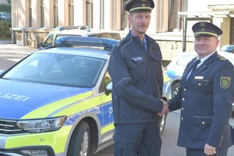 Die Baustellen des neuen Leiters im Polizeirevier Freiberg - Der Chemnitzer Polizeipräsident Carsten Kaempf (r.) hat Polizeioberrat Christian Rieger-Degen am Mittwoch offiziell als neuen Leiter des Polizeireviers Freiberg begrüßt. Der Handschlag erfolgte am Standort in Brand-Erbisdorf.