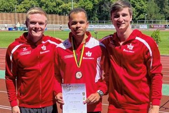 Die Beine machen endlich wieder mit - Tim Tröbst (von links), Yannick Schmalfuß und Matteo Löscher bei den Mitteldeutschen Meisterschaften in Haldensleben. 