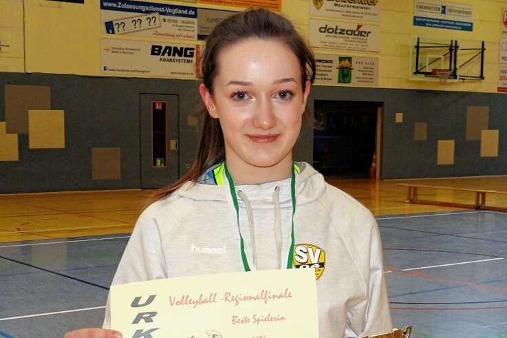 Die Beste kommt aus Plauen - Helena Leicht vom Lessing-Gymnasium Plauen wurde in Oelsnitz zur besten Spielerin gewählt. Für ihre Mannschaft reichte es beim Regionalfinale "Jugend trainiert für Olympia" zum 2. Platz.