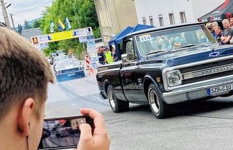 Die Besten verlieren bei der Fahrt auf Zeit keine Sekunde - Ein kultiger Augen- und Ohrenschmaus: Einen Chevrolet Pick Up des Baujahrs 1969 brachte am Sonnabend in Bockau Matthias Struck aus Johanngeorgenstadt an den Start. 