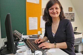 Die "Betriebsmutti" in der Schaltzentrale - Mareike Zils arbeitet im Künstlerischen Betriebsbüro in der Zwickauer Schumannstraße.