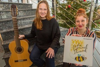 Die Bummel-Hummel gibt's jetzt auch in Liedform - Ina Schirmer (l.) hat Nora Engelbrechts "Bummel-Hummel" vertont.