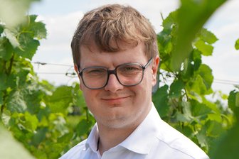 „Die Catering-Reste in der Landtagskantine sind besonders geil“: Du bist, was du isst... mit Valentin Lippmann - Valentin Lippmann ist nicht nur Parlamentarischer Geschäftsführer der Grünen-Fraktion, sondern auch weinbaupolitischer Sprecher seiner Partei.