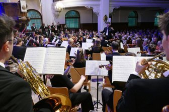 Die Chemie der Philharmonie: So tickt das junge Augustusburger Orchester - Die Augustusburger Stadtkirche war zum Auftakt des 7. Musiksommers an beiden Tagen prall gefüllt.