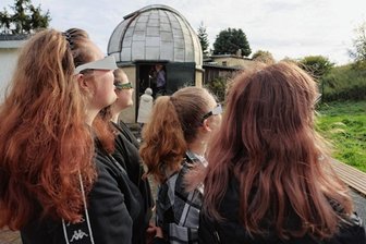 "Die da oben" kommt auch mit mangelnder Transparenz durch - Jessica Kluge, Hedy Hochmuth, Sophie Richter und Melanie Gumpert (von links) auf der Suche nach der Sonne.