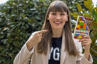 "Die Dänen lassen ihre Babys im Regen stehen" - Kristina vom Dorf über ihr neues Dänemark-Buch - Kristina vom Dorf: "Was sie dachten, niemals über Dänemark wissen zu wollen". Conbook Verlag. 256 Seiten. 9,95 Euro.