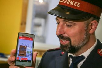 Die Drehorgel in der Hosentasche - Matthias Lindner: Für die weihnachtliche Spendenaktion entwickelte er eine Drehorgel-App fürs Smartphone.
