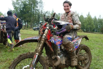 Die einst schnellste Frau der Welt will es jetzt in der Enduro-DM wissen - Ist von der Straße ins Gelände umgestiegen: Lucy Glöckner.