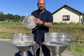 Die Erfolgsgeschichte des Vogtlandgrills: Das ist sein Geheimnis - „Beim Vogtlandgrill ist das Grillkohlevorglühgerät, das man bei den meisten anderen Grills zukaufen muss, integriert“, sagt Geschäftsführer Stephan Tuchscherer.