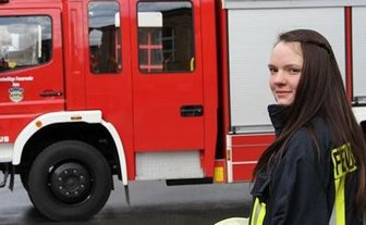 Die erste Feuerwehrfrau der Stadt Aue - Marie Lauer, Aues erste Feuerwehrfrau.