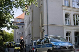 "Die Familie ist sprachlos": Welle der Hilfsbereitschaft für 8-jährigen Raphael nach Amoklauf in Bischofswerda - Nach dem Amokalarm an einer Grund- und Oberschule in Bischofswerda vor gut einer Woche konnte die Polizei den Täter festnehmen. Er ist aber noch immer nicht vernehmungsfähig.