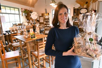 Die Familie Scharff und ihr Hofladen in Sohra - Auf dem Dreiseithof bieten Claudia Scharff und ihr Vater Wolfram allerhand Produkte aus eigener Herstellung an.